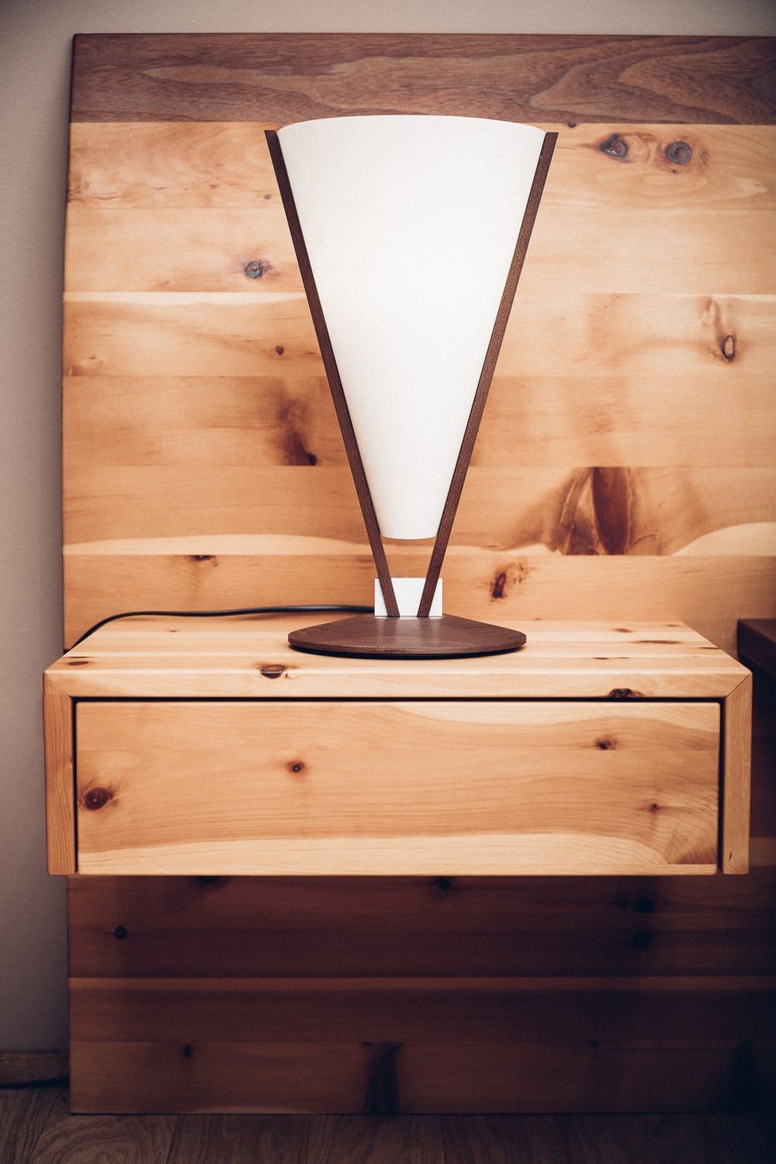 Bett aus Zirbenholz